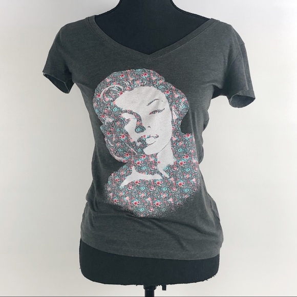 Marilyn Monroe | Gray V Neck Graphic Tee | M - Picture 1 of 4